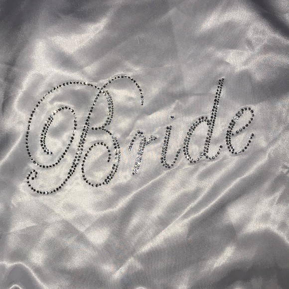 Women’s Robe - Picture 2 of 3